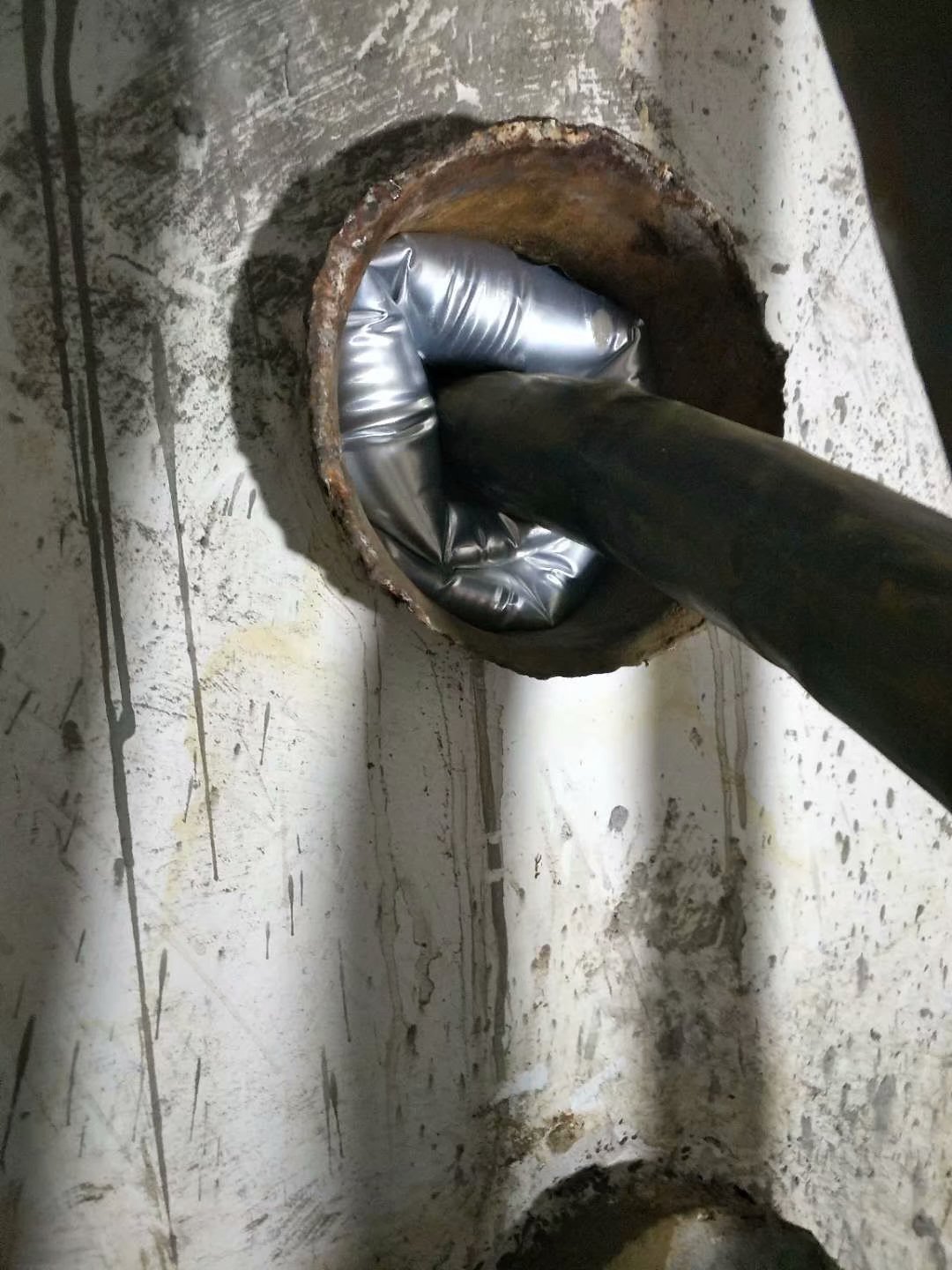 水泥堵漿處理電纜管道封堵效果